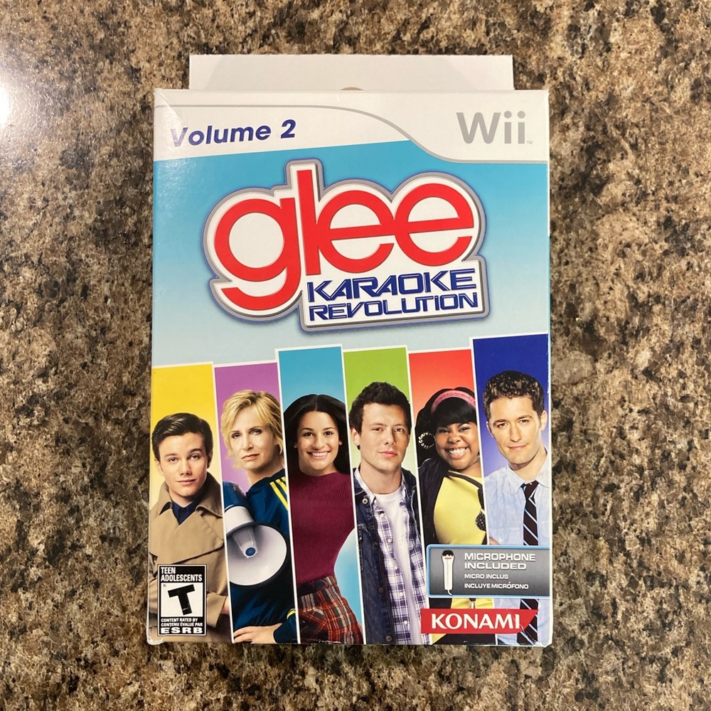 Wii Glee Karaoke Revolution volume 2 bundle